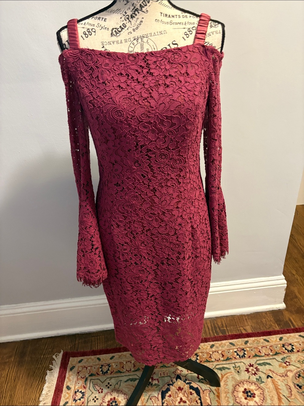 Cold-Shoulder Lace Sheath Dress in Burgundy